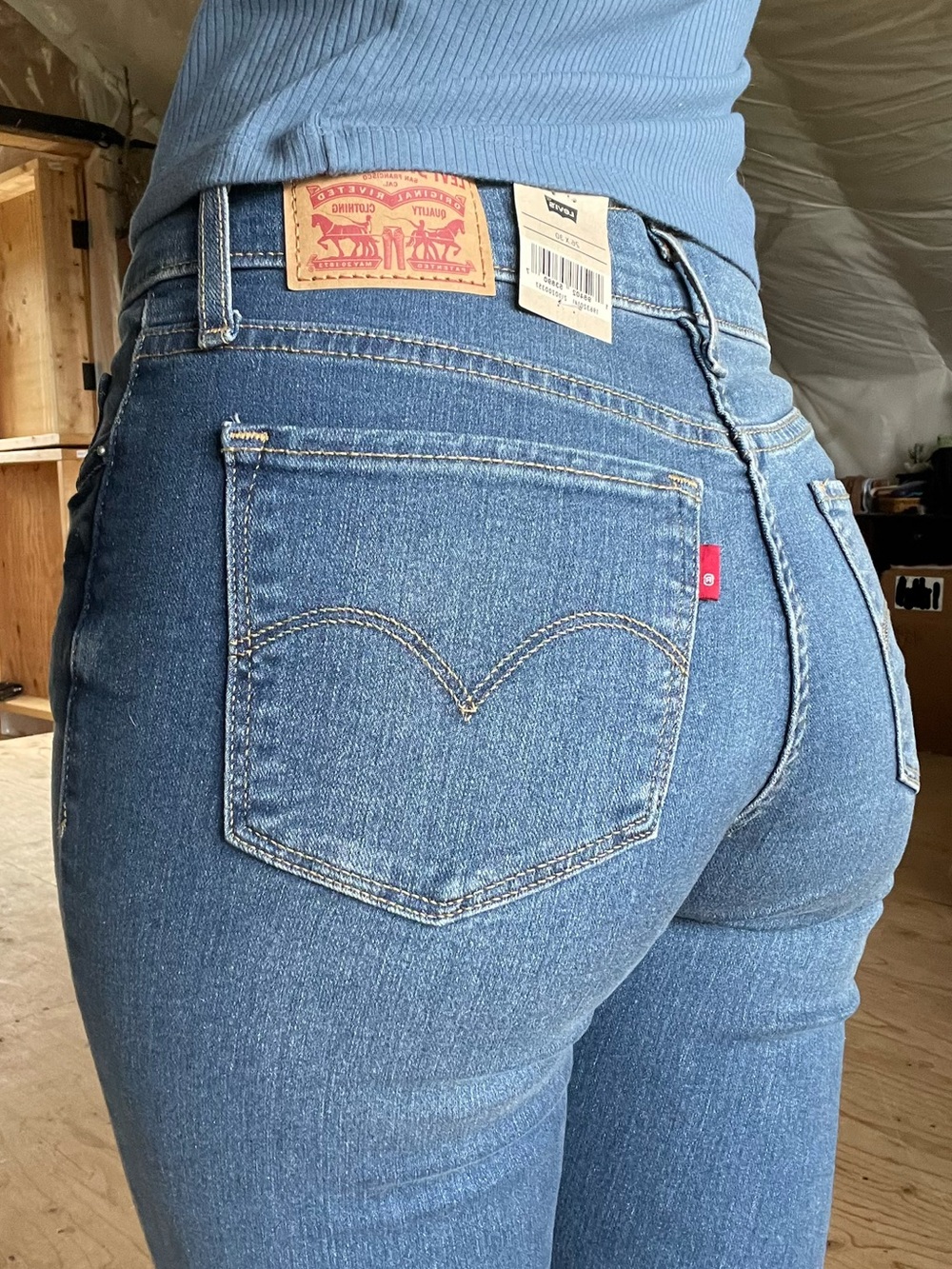 🫐 315 Shaping Bootcut Levi’s Women’s Jeans, 26 x 30 NWT, Medium Wash, Stretchy
